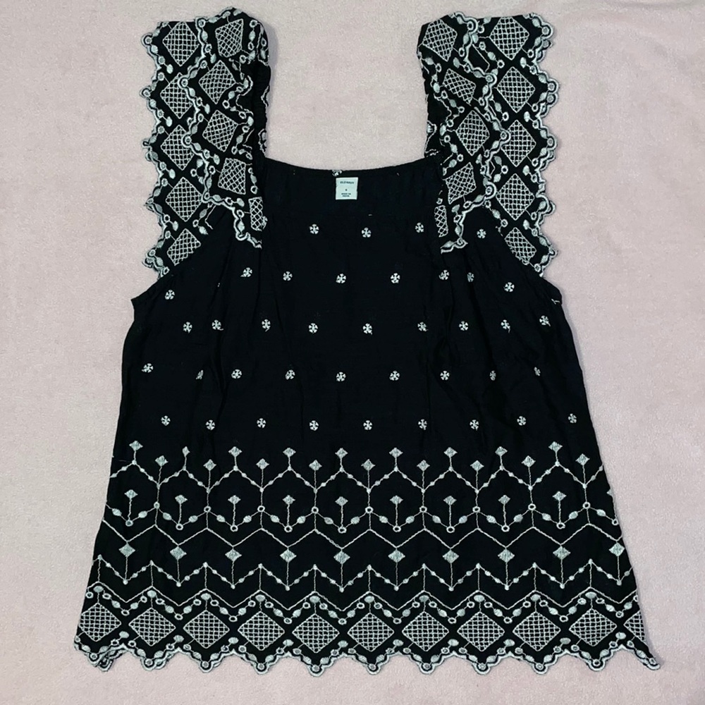 Old Navy 🌑 Eyelet Embroidered Top - Size: S